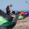 Thumb Picture: Kites in Reih und Glied am Boden und am Himmel