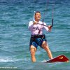 Thumb Picture: Ein Mann, der auf einem Kiteboard auf dem Mittelmeer fährt.