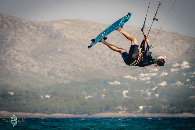 Kitesurfing refresh and advanced lessons 📲+34-696-264729