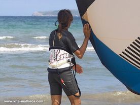 Launch assistant on the beach To start a kite on the beach you always need an instructed assistant