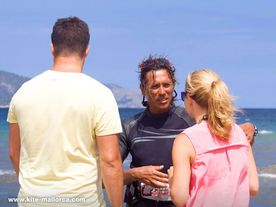 Daniel teaching a couple A kitesurf course is also great fun for a couple!