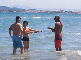 Couple getting first instructions Coulpe learnng how to control a kite