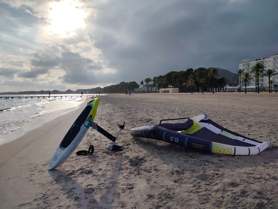 Wingfoil equipment with Wing wing, board and hydrofoil