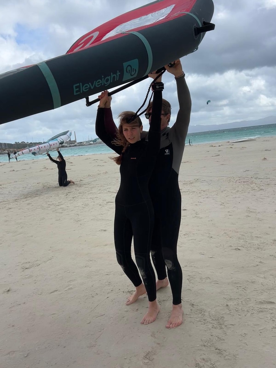 Wingfoil lesson in shallow water with instructor and student